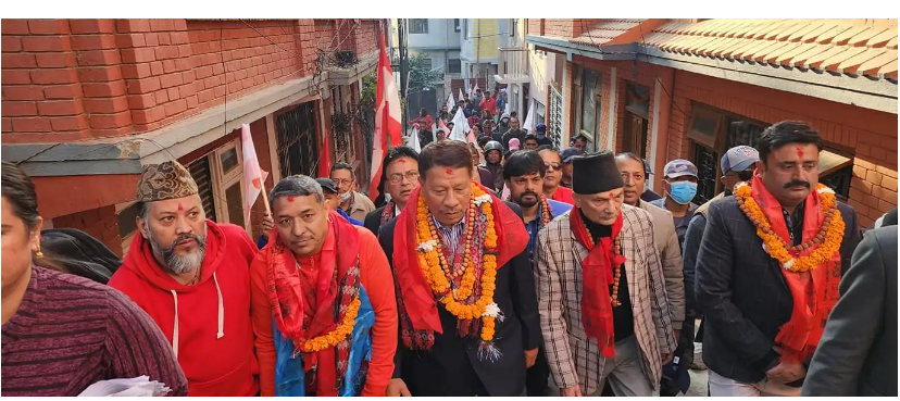 प्रकाशमानलाई भोट माग्दै बाबुराम भट्टराई